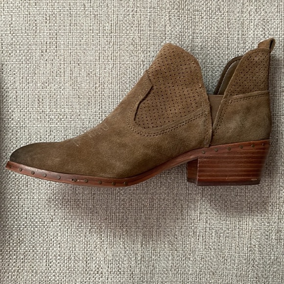 Booties, worn a few times, like new - Picture 3 of 5